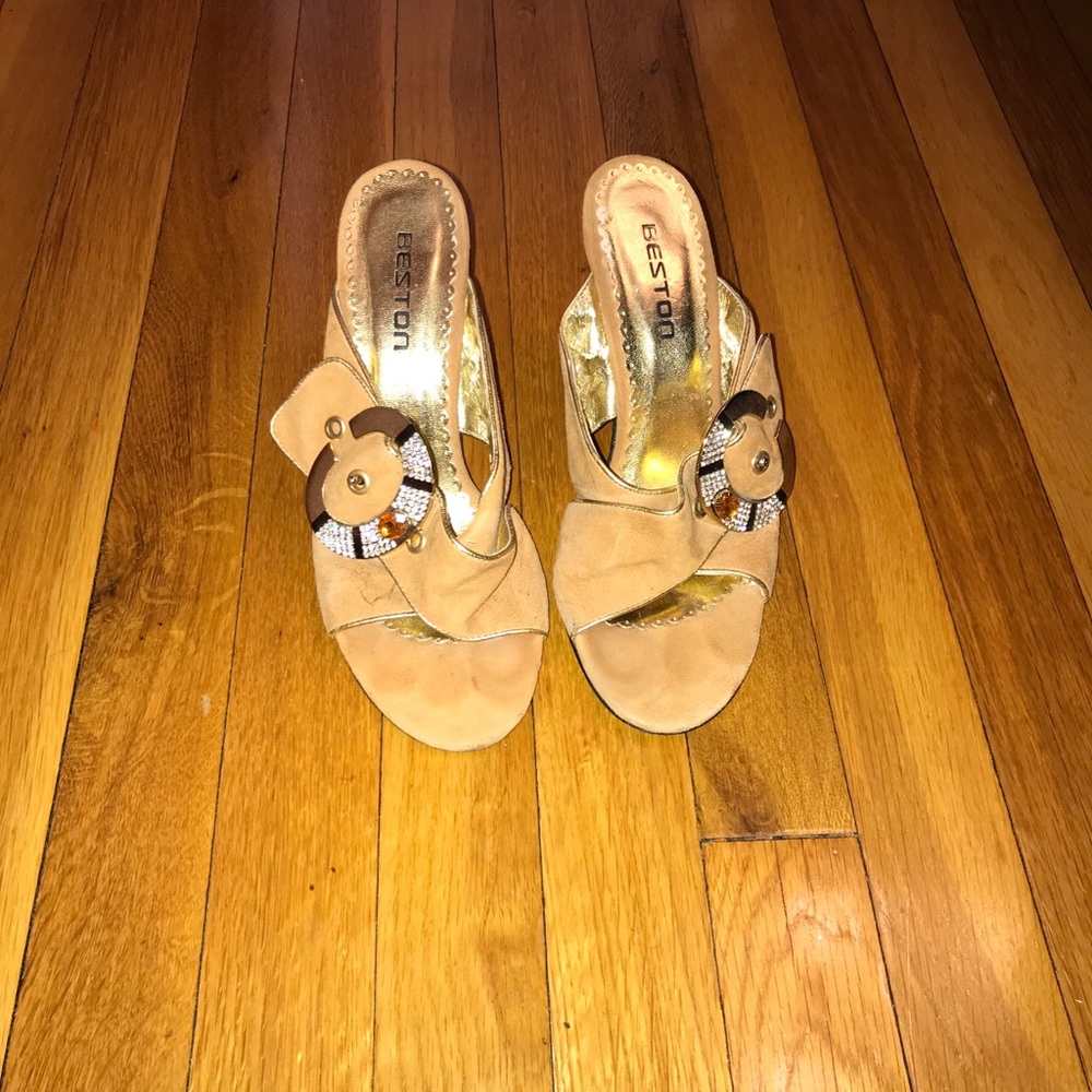 Beston used sandals size 8